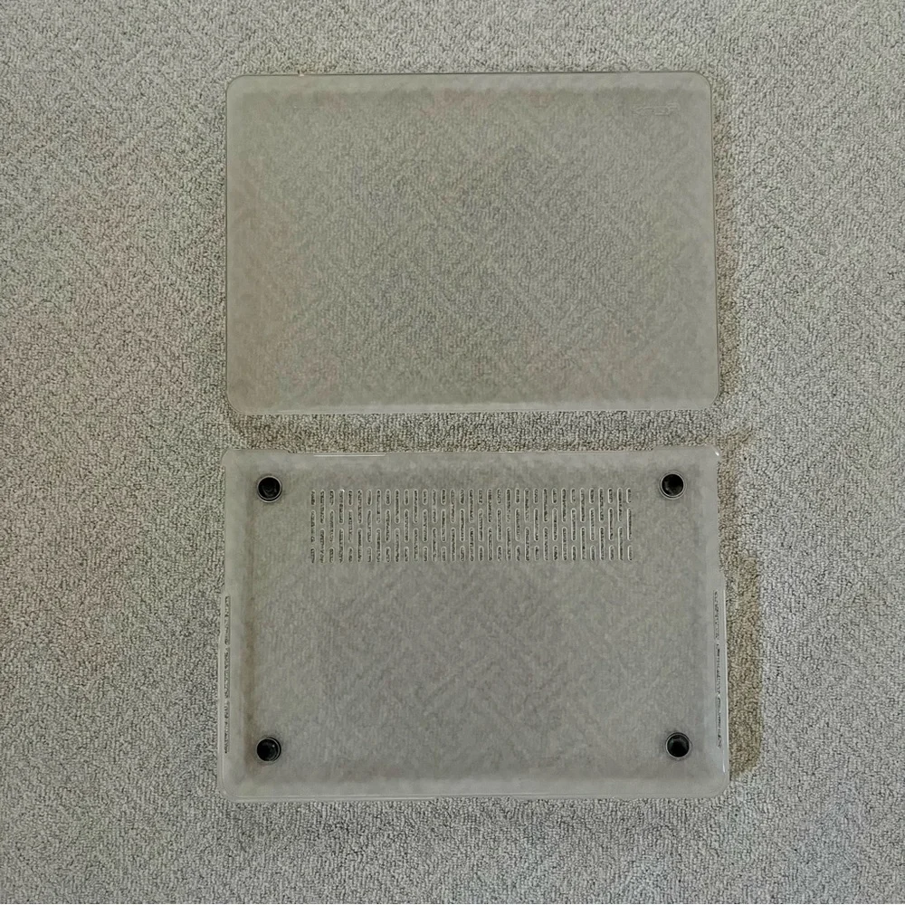 Kuzy Case for MacBook Pro 13” in Clear Matte